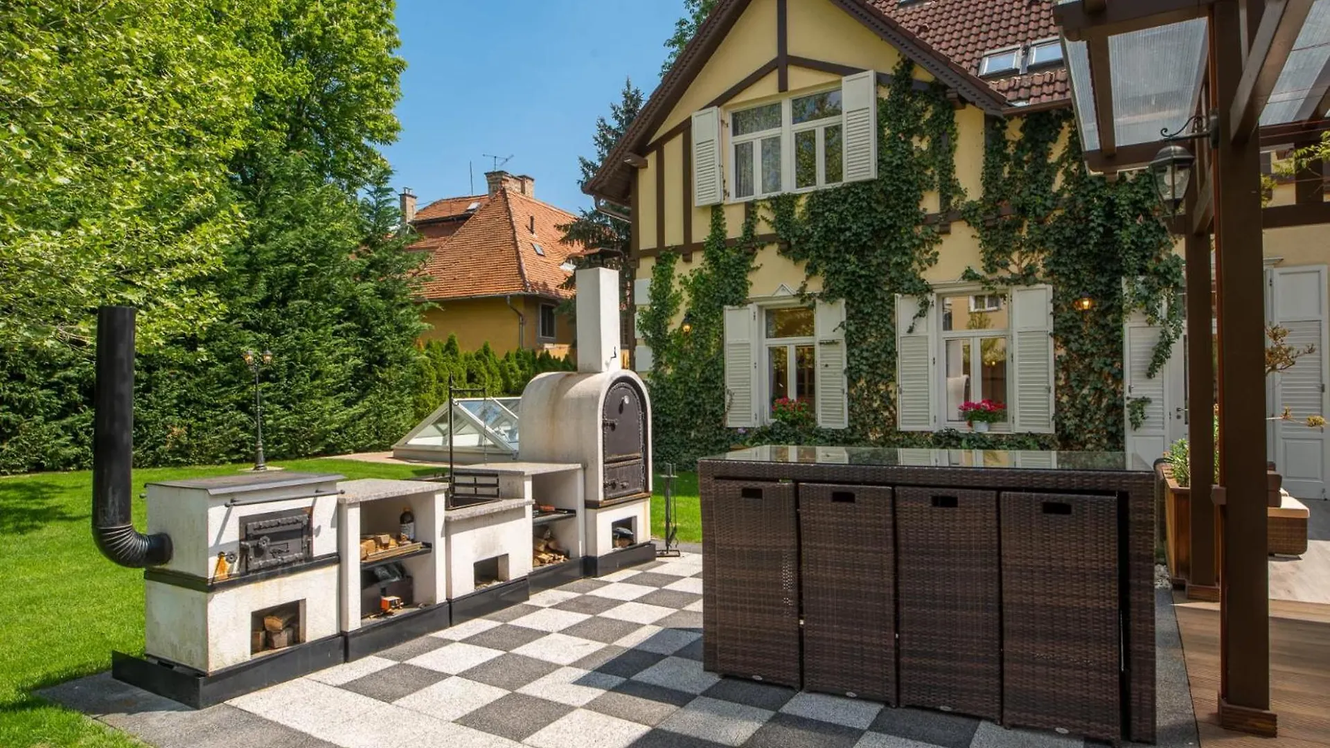 Uhu Villa 750 M2 - Budapest