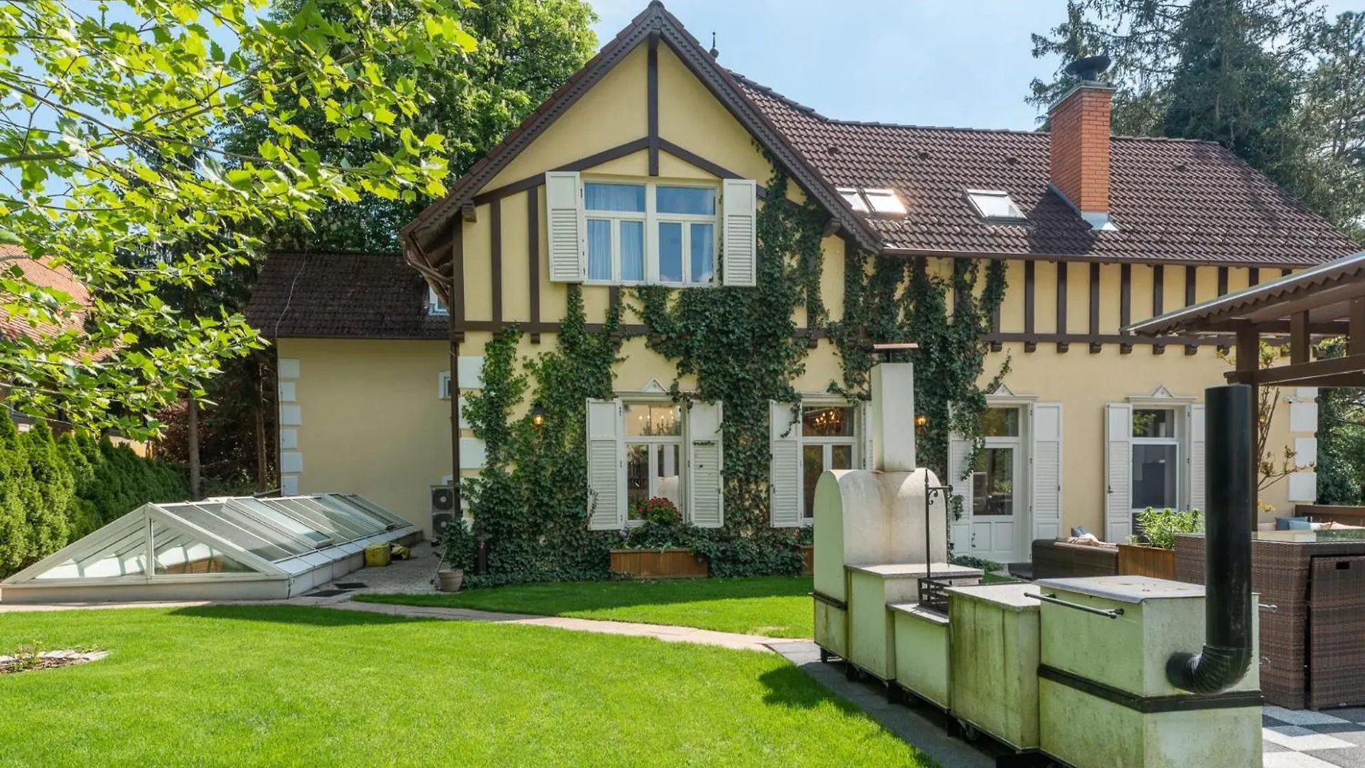 Uhu Villa 750 M2 - Budapest
