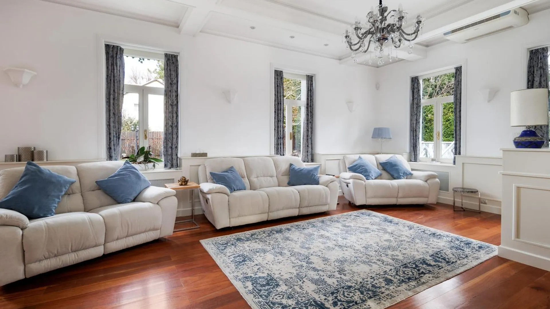 Uhu Villa 750 M2 - Budapest 0*,  Hungary