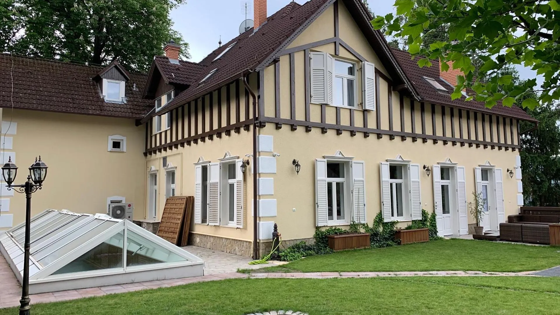 Uhu Villa 750 M2 - Budapest